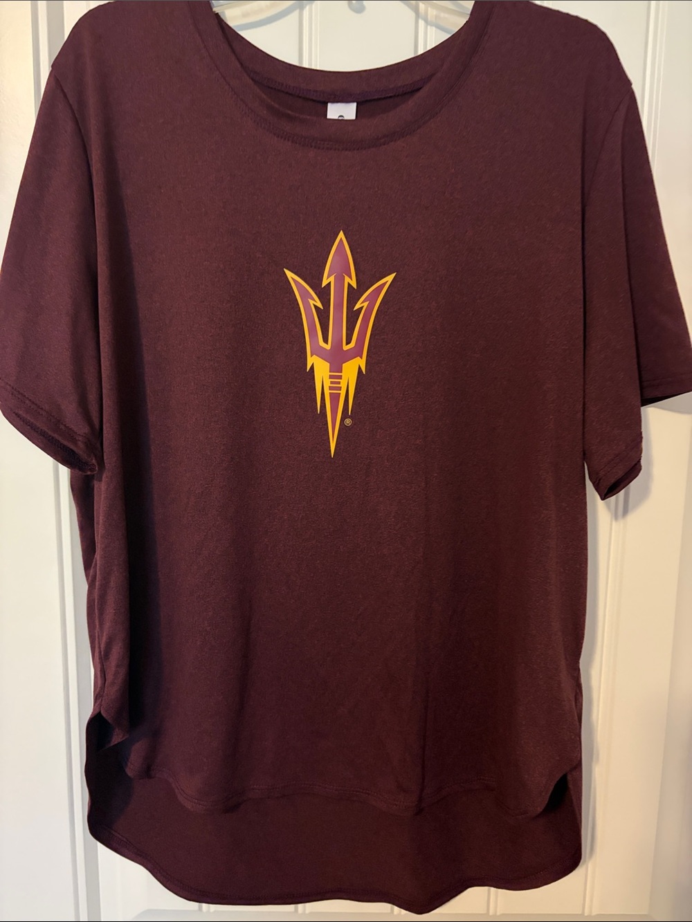 ASU Maroon Women’s Short Sleeve Top with Gold Trident Graphic. Size XL
